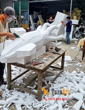 điêu khắc mô hình con cá Mực Khổng Lồ bằng xốp