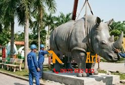 mô hình Tê Giác bằng xốp tại công viên